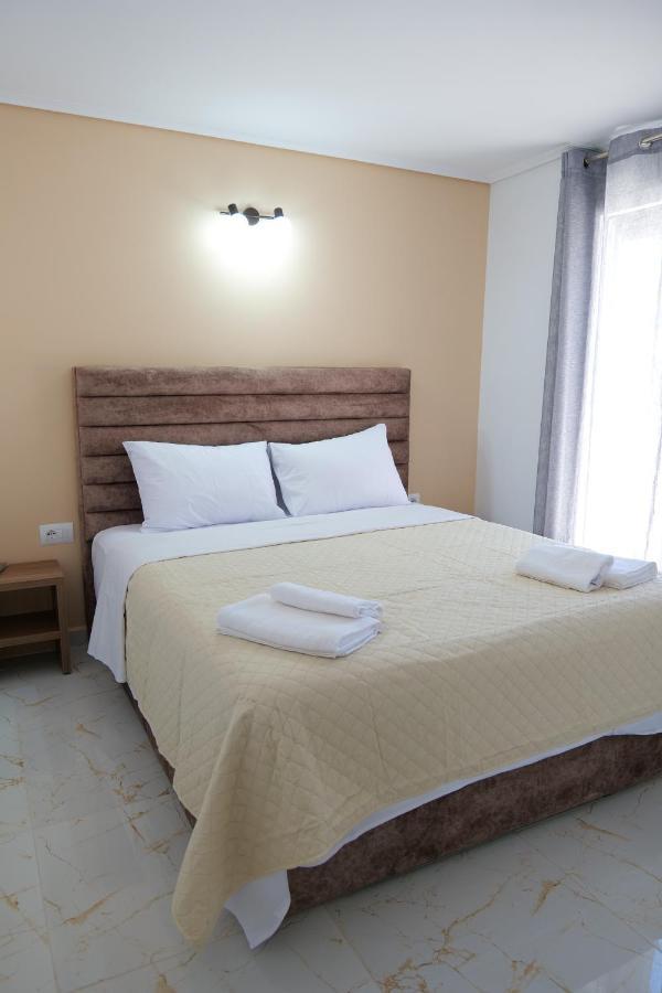 סרנדה Elite Hotel מראה חיצוני תמונה