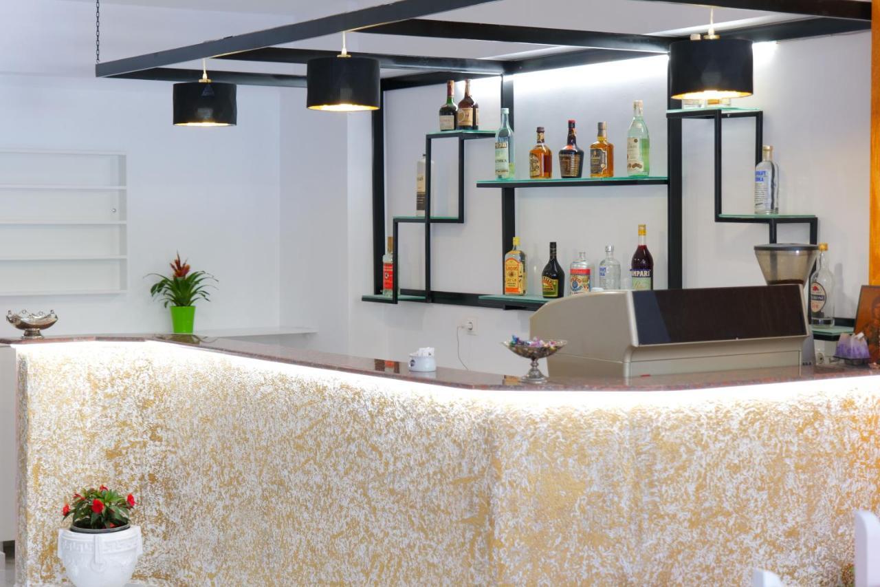 סרנדה Elite Hotel מראה חיצוני תמונה