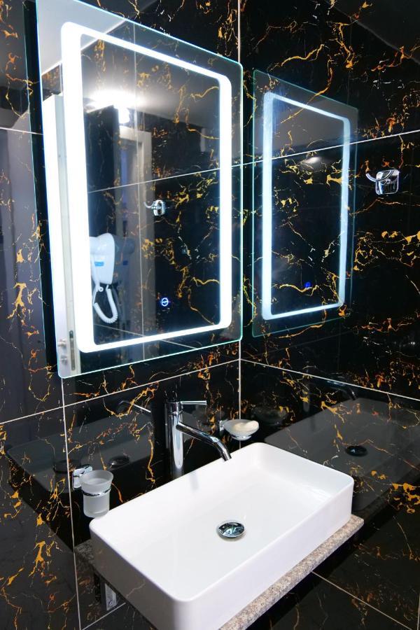 סרנדה Elite Hotel מראה חיצוני תמונה
