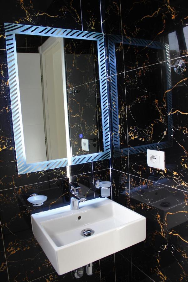 סרנדה Elite Hotel מראה חיצוני תמונה