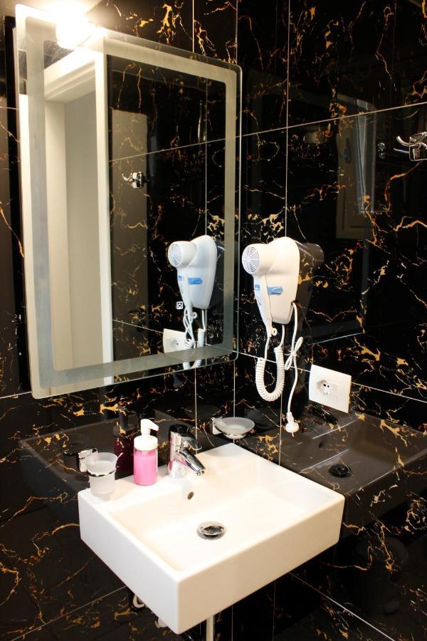 סרנדה Elite Hotel מראה חיצוני תמונה