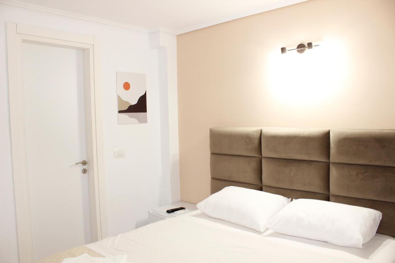 סרנדה Elite Hotel מראה חיצוני תמונה