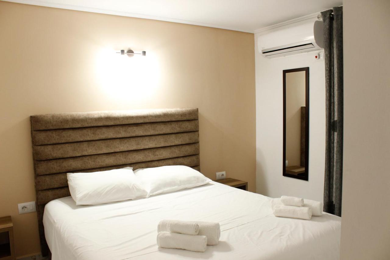 סרנדה Elite Hotel מראה חיצוני תמונה