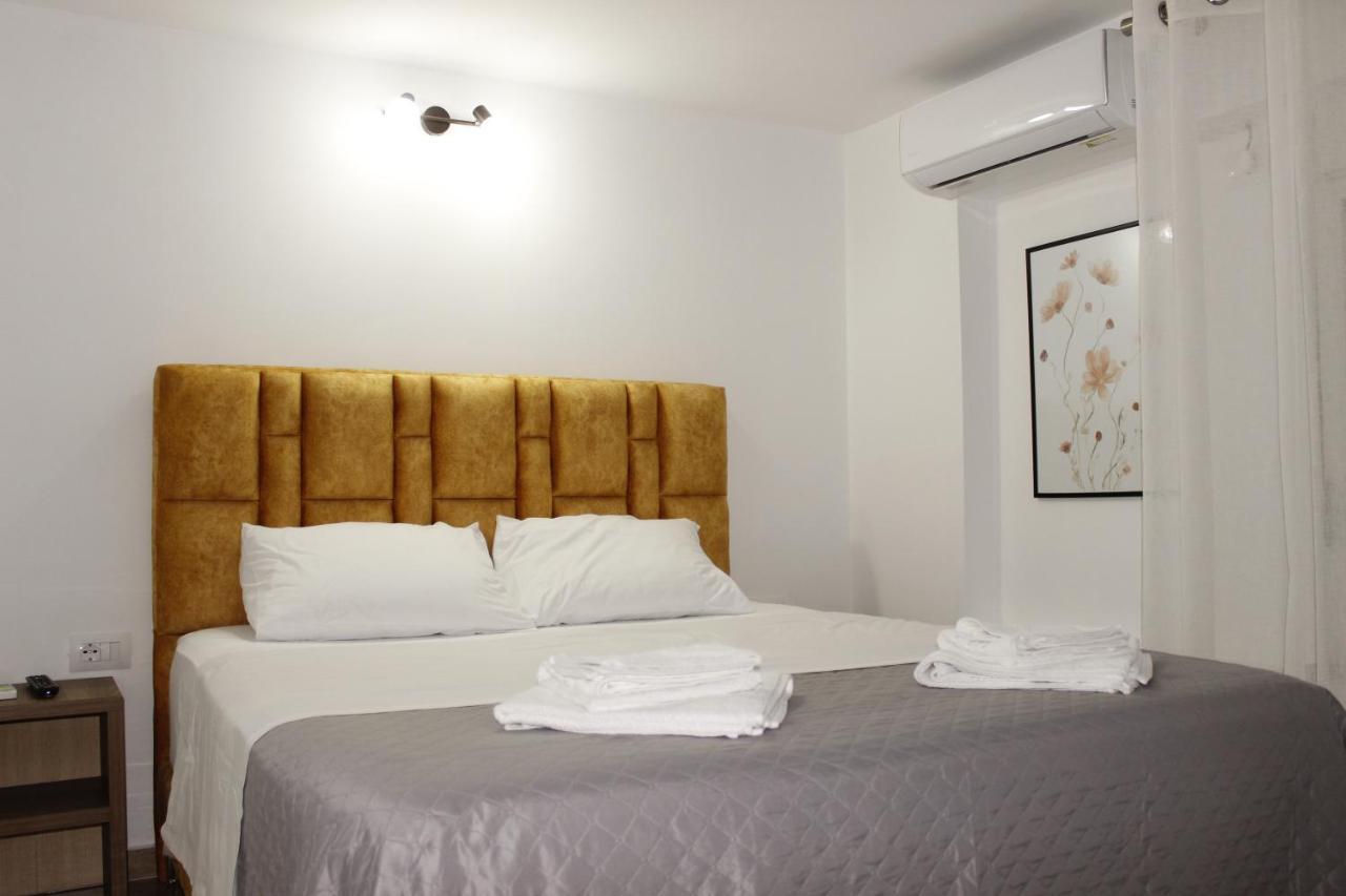 סרנדה Elite Hotel מראה חיצוני תמונה
