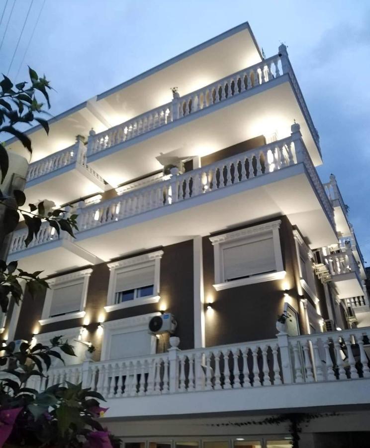 סרנדה Elite Hotel מראה חיצוני תמונה